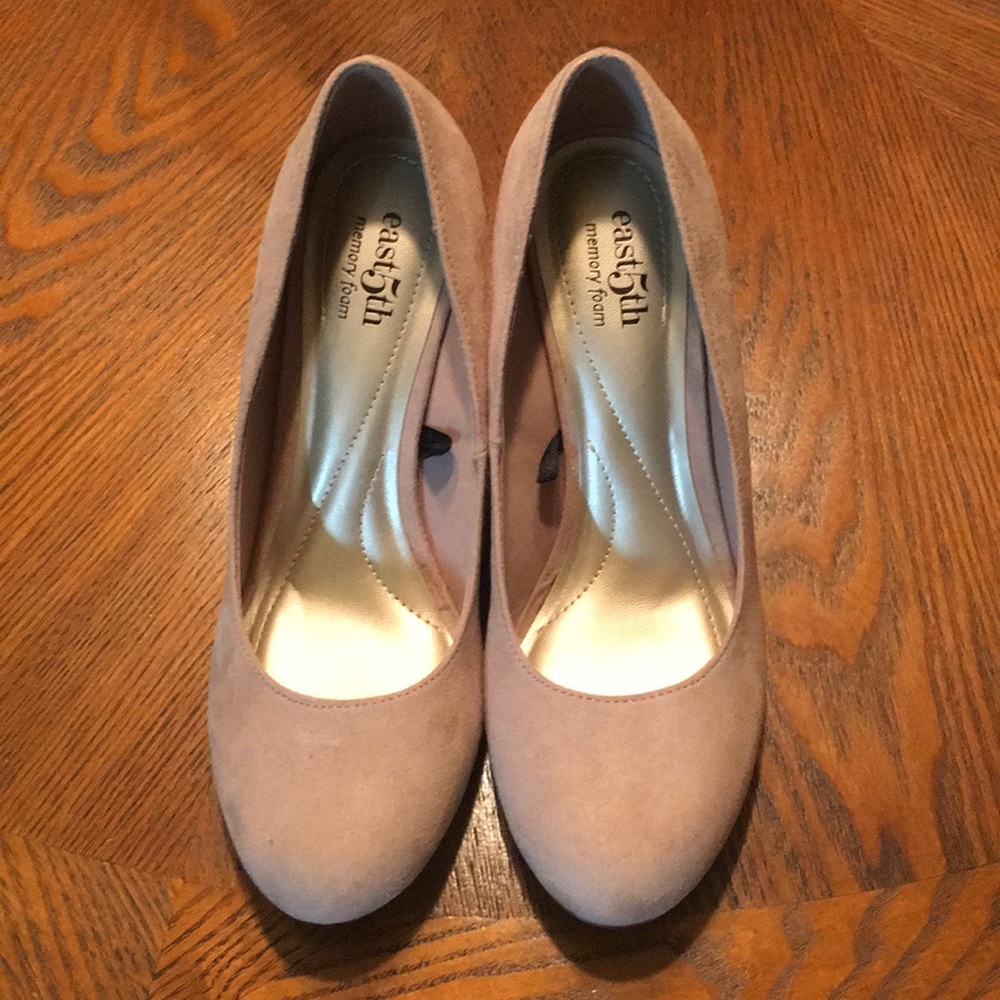 💥FINAL PRICE💥 EUC East 5th Comfort Suede Wedges